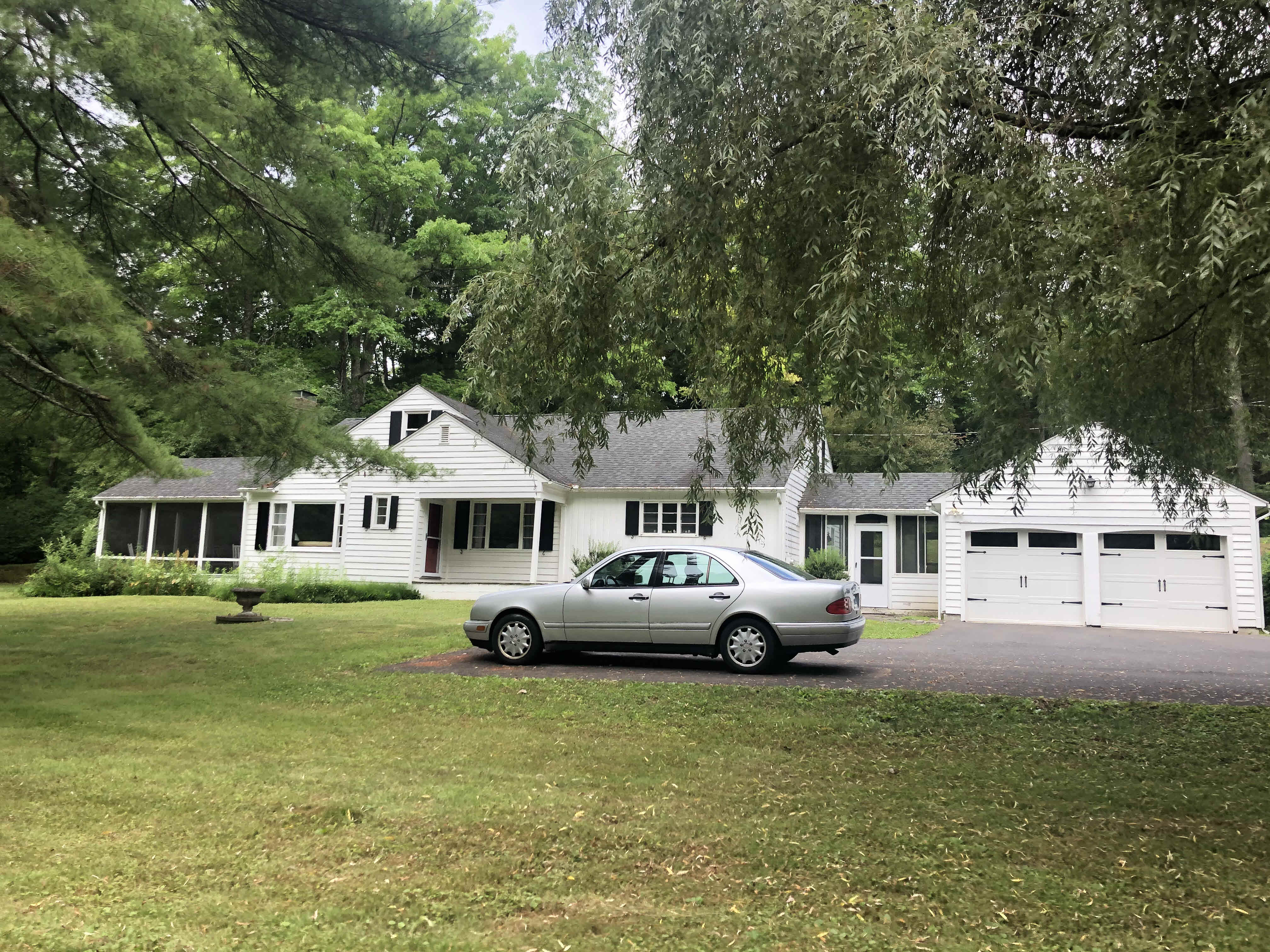 Building photograph for 33 WOODLAND DRIVE